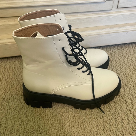 Princess Polly White and Black Boots with Laces - Picture 2 of 4